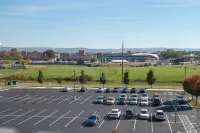 Courtyard Shippensburg - parking