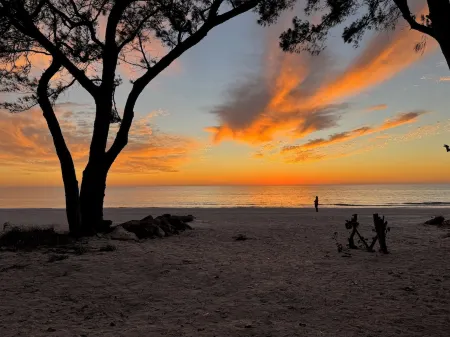 BEACHFRONT 3B/2B  directly on the beach.  Newly Remodeled. Parking, Sunsets! -M