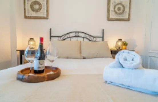 Bright 2- Bedroom Apartment with Pool & Terrace-Benalmádena