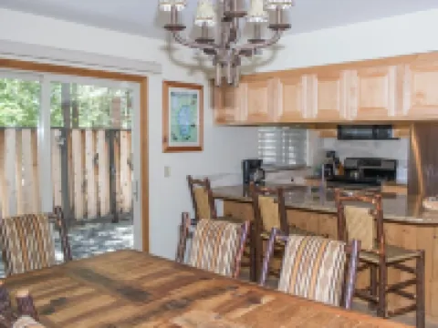 Gorgeous Tahoe Condo/Pools/Hot Tub/Tennis/ 1/2 Mile to Beach! Hotels in Dollar Point