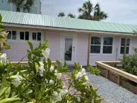 Free Pet & Special Pricing!  the Whale 2: Cozy 2-Bedroom Cottage - 2-Star