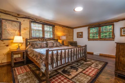 Riverside Lodge, Sleeps 10.