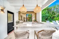 Heated Pool! Private Home+Bikes & Fire Pit!