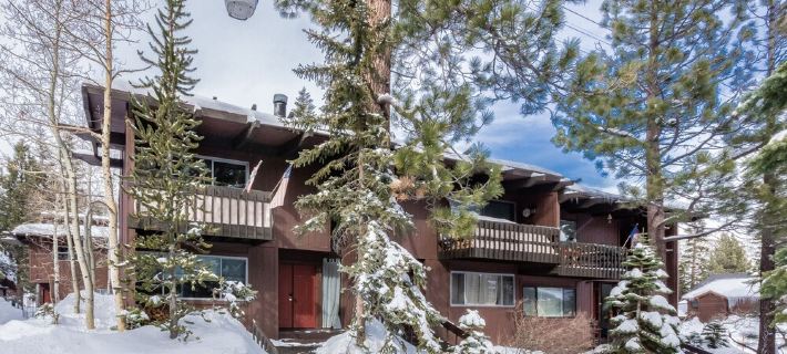 Walk to Village Gondola. Updated 4Br 3 Bath for 2 Families. Sleep 10. Fireplace. Hotels in Mammoth Lakes