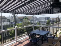 Linens included for Jan, Feb, March, April,  Nov Dec new  bookings-8 BR 4 Bath