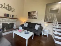 Gorgeous 4 bedroom/2 baths, 1/10 mile to the beach, outdoor patio with firepit Hotels in Dennis