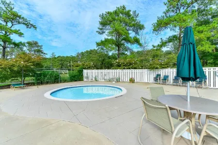 Welcome to Willow Haven! Walk-Bike-Shuttle to Beach. Pool & Tennis/Paddle Отели рядом с достопримечательностью «Библиотека Юг Костал»