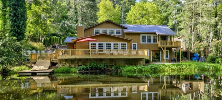 Location, Location, Location. Hotels in Highlands