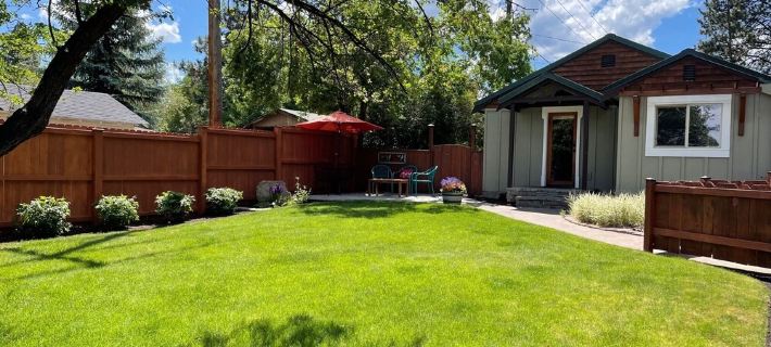 Westside Cottage │Fenced Yards │Hot Tub │One Block to Galveston │Guest Favorite Hotels in Бенд