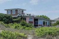 Award Winning Ocean Front Architectural Gem [Home Share per VA Beach Zoning]