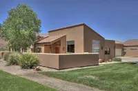 Quiet & Spacious Rim Village Townhome, Views, 2 King Beds, Community Pool/Spa