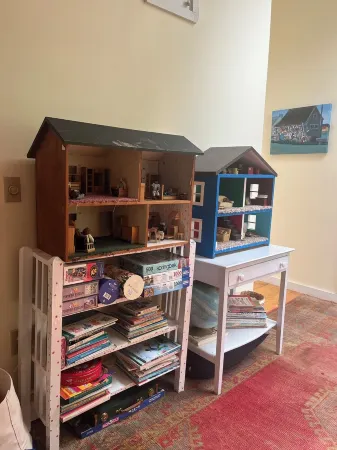 Maine waterfront home, with hot tub and dock access, 1 mile from downtown Bath