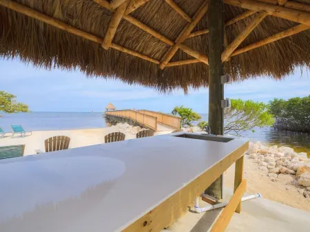 Top Floor unit with a ocean view!!!     PRIVATELY OWNED Отели в г. Тавернье