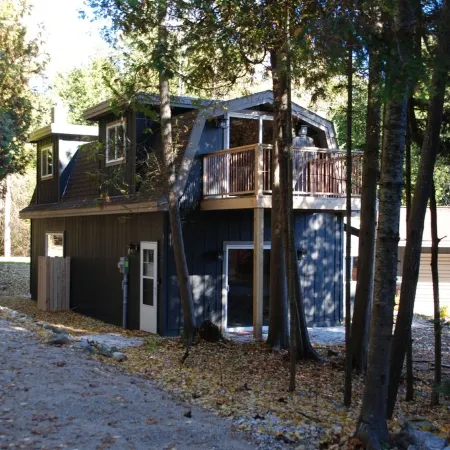 Beautiful Vacation Home On Lake Huron - WiFi, Beach Fire Pit, Bridge View