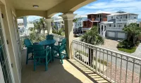 4 bedrooms - 3 floors of relaxation, Ocean & Lake view, Elevator, 2 heated pools