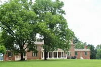 Spacious Modern farmhouse near CHO airport, weddings, wineries, national park!