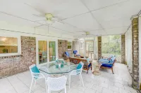 Charleston Home near Downtown & Folly Beach 레그 몰 공원 주변 호텔