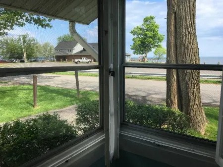Lake Ontario 2 bedroom/2 bath - between Rochester and Niagara Falls