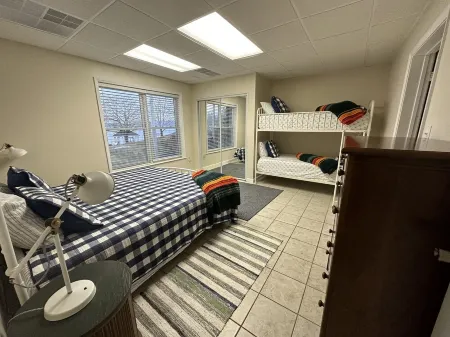 Large family home with dock on Lake Keowee! Отели в г. Окони Каунти