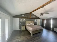 Great Private Country Home! Contactless check-in & out! Hotel dekat Lake Bryan Park