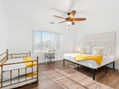 Resort_Pool_Spa with Mt Views-Arcade-Games at Desert Heath コーチェラのホテル