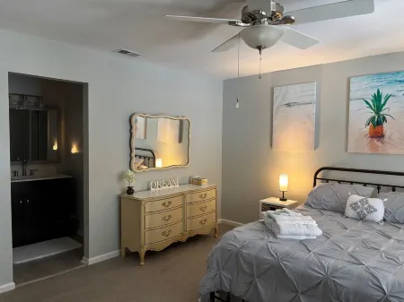 Waterfront – 3 Min to Parris Island  Sleeps 6  Stunning Views Отели в г. Порт Ройал