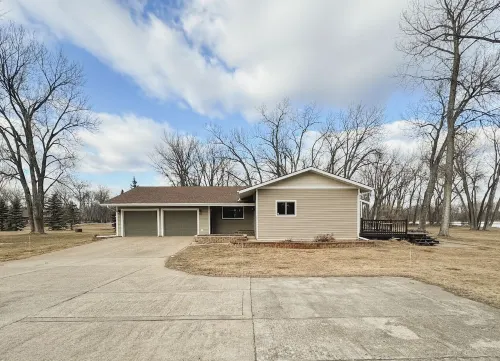 Superhome Riverbottoms Home in Bismarck Lincoln-Fort Rice住宿飯店