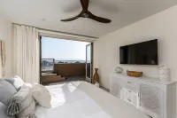 Stylish Ocean front Condo- Beautiful ocean and sunset views