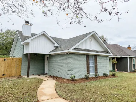 Suite Stella, a cozy 2-bed 2-bath home