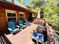 The Creek-Side Cabin: Spa, 5 Star, Upgraded, Big Deck, Quiet, Walk To Town