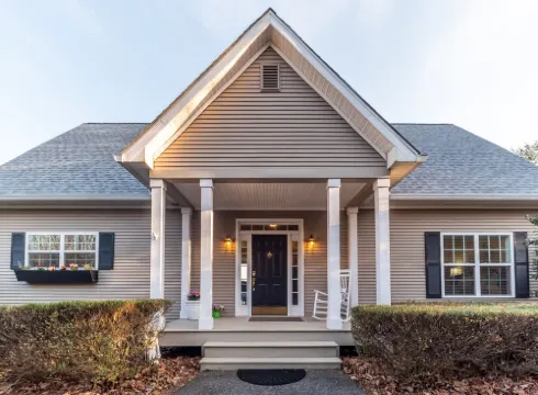 Breathtaking Views of Lake Chatuge & Mountain Harbour Golf Course.