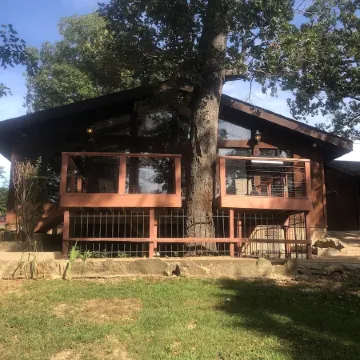 Twelve Oaks Resort - 1/4 mile from Lake Norfork Marina