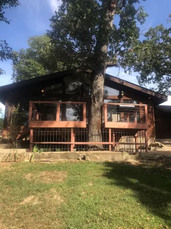 Twelve Oaks Resort - 1/4 mile from Lake Norfork Marina