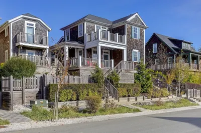 Otterly Relaxed in Seabrook, WA - large deck with private hot tub & firepit Hotels in der Nähe von Lake Quinault
