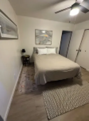 For the discerning guest. Cabin at Lilac Terrace 🌲⛷️with summer TH Lake Access.