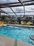 Waterfront Mid Century Cottage w/Pool and Spa- Close to beaches - Sleeps 9 - プール