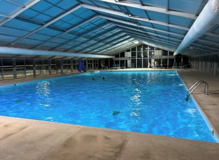 Riverfront Cabin — Hot Tub, Bar, & Fireplace