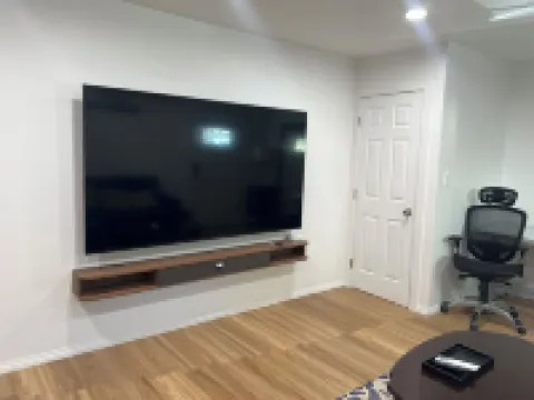 Charming 1-bedroom house with WiFi and kitchen in Santa Clarita