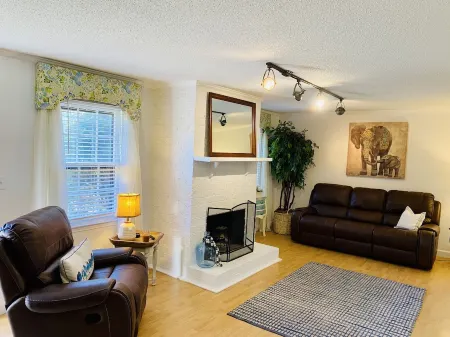 3 Bedroom Townhome in Excellent Location