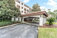 Balcony Ocean View, Pool & Pickleball! Steps to the Beach and Restaurants!