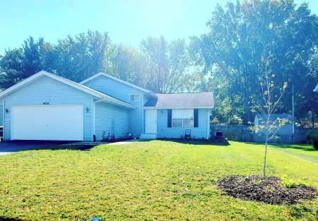 Newly updated warm Rockford tri-level house minutes from Bypass 20, I39 and I90!