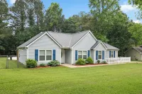 Race Day Retreat: Poolside Haven Near Nascar Track Hotel a Hampton