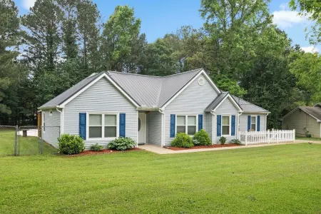 Race Day Retreat: Poolside Haven Near Nascar Track