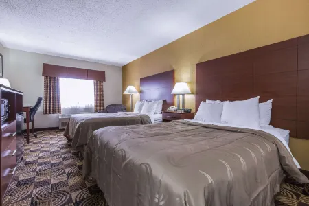 Quality Inn Sycamore - DeKalb Отели в г. Де-Калб