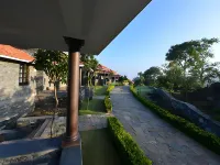 The Wild Retreat - parking