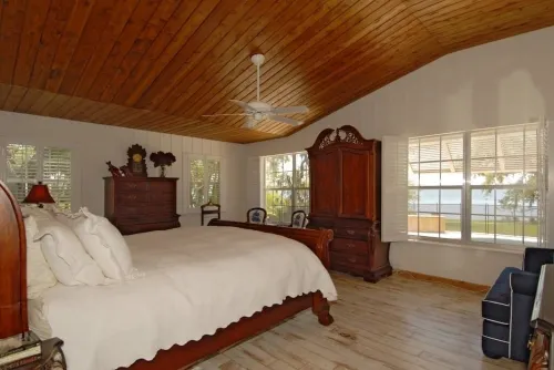 Magical Waterfront Home, Sunsets,Guest House, Beach, Dock, game room, Playground