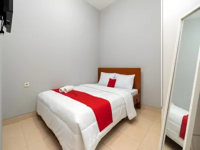 RedDoorz Near RS Sari Asih Cipondoh