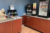 Baymont by Wyndham Petoskey - breakfast