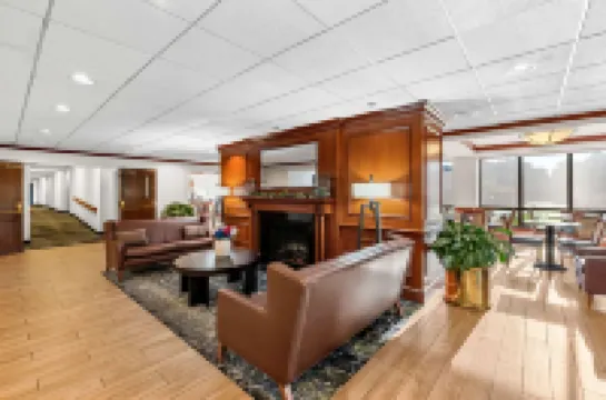 คอมฟอร์ต อินน์แอนด์สวีทส์ นีวาร์ค - วิลมิงตัน โรงแรมในนวก