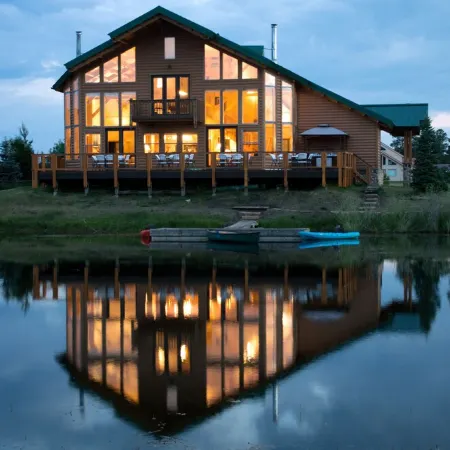 Large Lake Front w/ Own Dock and Mountain Views. Sleeps 20 Cert Vrp-25-0468